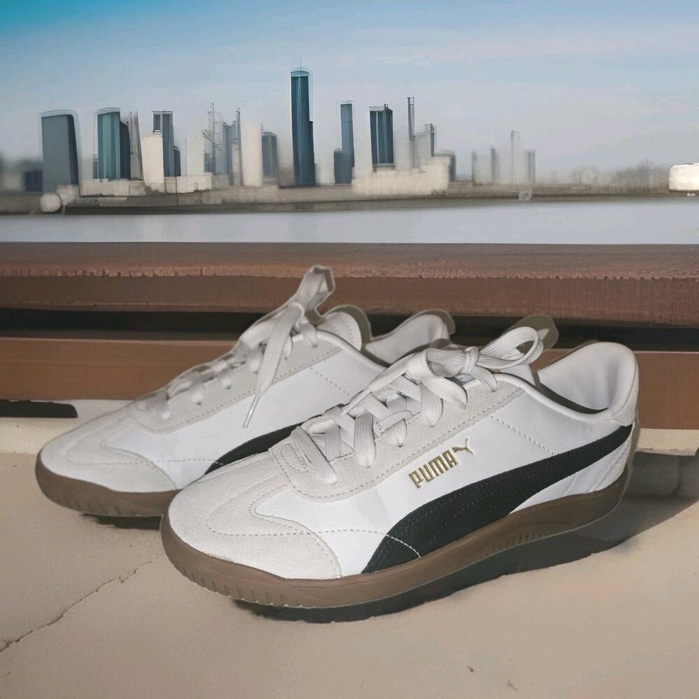 New Women's PUMA Club 5v5 Suede JR Sneaker White Black Gum Bottoms US Size 8